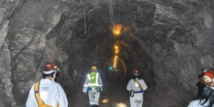 Visite sous terre dans la mine de Diamants !