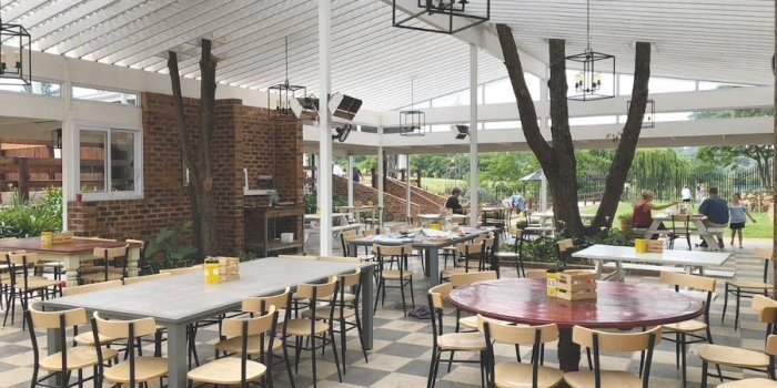 Déjeuner au Delta Cafe 